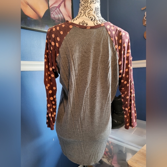 LuaRoe Rraglan tee Size M - Picture 2 of 4